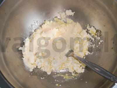 Sūrio blynai su vyšniomis Žingsnis 2