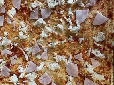 Kepimo pica su vištiena, kumpiu ir pomidorais Žingsnis 4