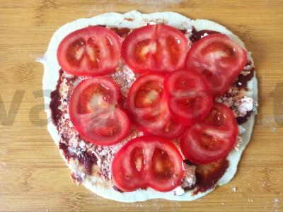 Pica su varške ir pomidoru ant keptuvės Žingsnis 5