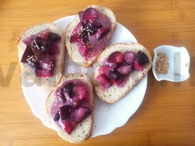 Tostai su slyvomis ir saldžiuoju pienu orkaitėje Žingsnis 5