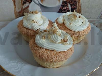 Vaniliniai keksiukai su mango ir kremu pagrindine nuotrauka