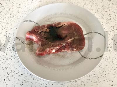 Keptas steikas su česnaku Žingsnis 1