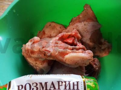 Vištienos kaklai su rozmarinu Žingsnis 1