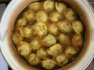 Sriuba su koldūnais pagrindine nuotrauka