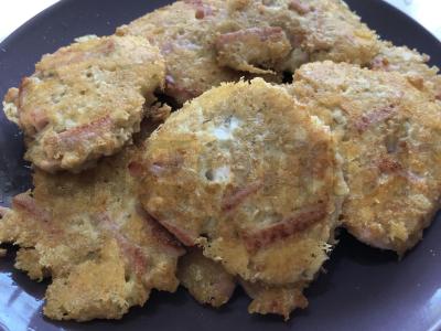 Avižiniai blynai su kumpiu ir sūriu pagrindine nuotrauka