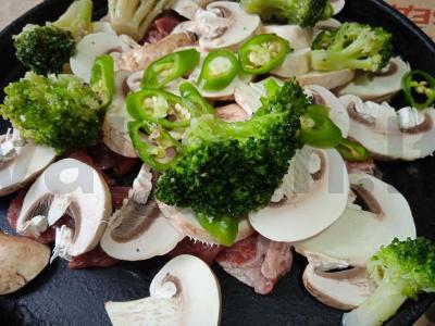 Jautiena, kepta su grybais, brokoliais ir jalapeño pipirais Žingsnis 4