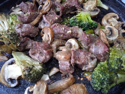 Jautiena, kepta su grybais, brokoliais ir jalapeño pipirais Žingsnis 7