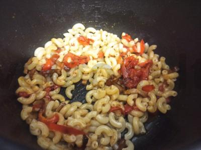 Makaronai su keptais pomidorais ir šonine Žingsnis 3