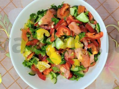 Sultingas salotas „Ryški daržovių lysvė“ pagrindine nuotrauka