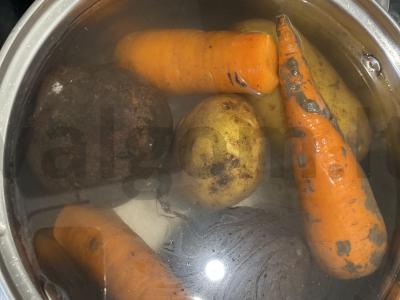 Vegetariškas salotas „Po kailiu“ Žingsnis 1