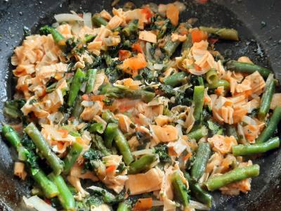 Sojų pupelių šparagai su žaliąja pupelių ir špinatų Žingsnis 2