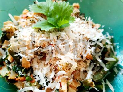 Sojų pupelių šparagai su žaliąja pupelių ir špinatų pagrindine nuotrauka