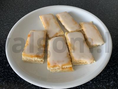 Smėliniai pyragaičiai su glajumi pagrindine nuotrauka