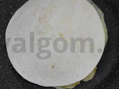 Tortilija su karbonaidu ir sūriu pusryčiams Žingsnis 5