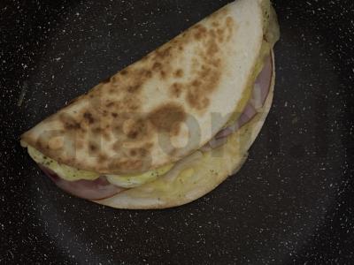 Tortilija su karbonaidu ir sūriu pusryčiams Žingsnis 9