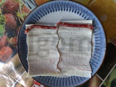 Krabų ritinys su varškės sūriu ir rūkytomis dešrelėmis Žingsnis 3