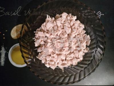 Salotas su vištiena, ananasais ir marinuotais svogūnais Žingsnis 3