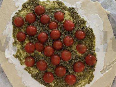 Galeta su pesto, varškės sūriu ir vyšniniais pomidorais Žingsnis 2