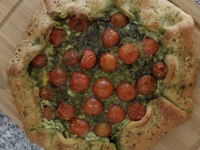 Galeta su pesto, varškės sūriu ir vyšniniais pomidorais pagrindine nuotrauka