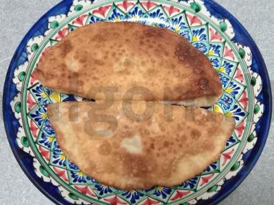 Čeburekai su jautienos faršu pagrindine nuotrauka