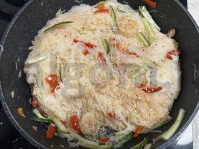 Funchosa su krevetėmis saldžiarūgščio padažo Žingsnis 9