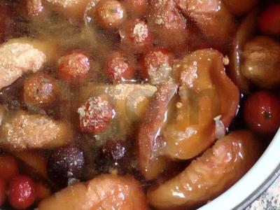 Džiovintų vaisių kompotas su erškėtuogėmis ir džiovintomis slyvomis Žingsnis 4