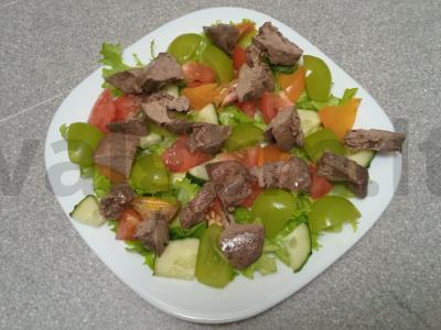 Salotas su vištienos kepenėlėmis, persimonais ir vynuogėmis Žingsnis 8