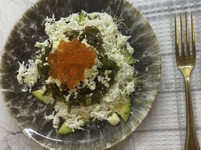 Salotos su jūros kopūstais ir sūriu pagrindine nuotrauka