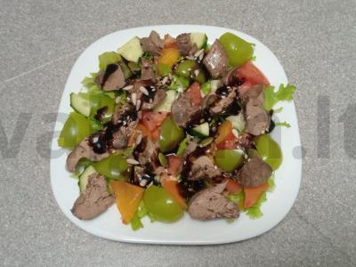 Salotas su vištienos kepenėlėmis, persimonais ir vynuogėmis pagrindine nuotrauka