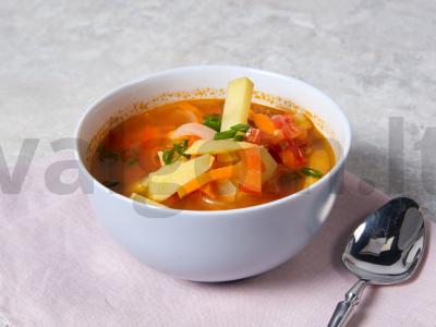 Avinienos šurpa su pomidorų pasta pagrindine nuotrauka