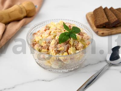 Salotos su rūkytomis vištienos krūtinėlėmis ir bulvėmis pagrindine nuotrauka