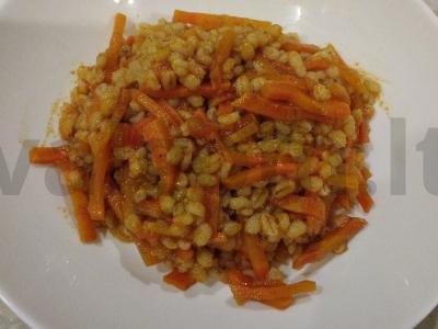 Vegetariška perlų košė su daržovėmis pagrindine nuotrauka