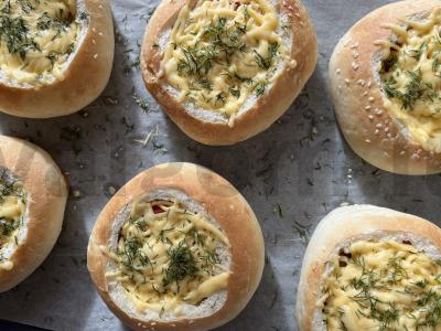 Uždaras burgeris su rūkyta mėsa pagrindine nuotrauka