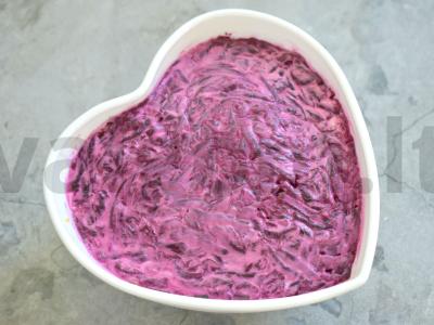 Salotas „Silkė po kailiu“ su obuoliu Žingsnis 7