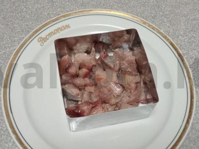 Silkė po šubė su obuoliu ir granato sėklomis Žingsnis 1