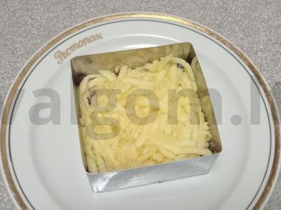 Silkė po šubė su obuoliu ir granato sėklomis Žingsnis 2