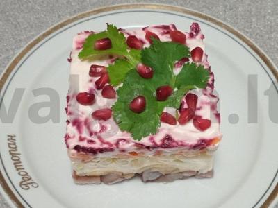 Silkė po šubė su obuoliu ir granato sėklomis pagrindine nuotrauka