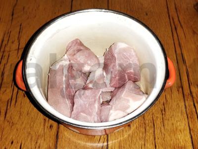 Šašlykas iš kiaulienos marinate su aviečių lapais Žingsnis 2