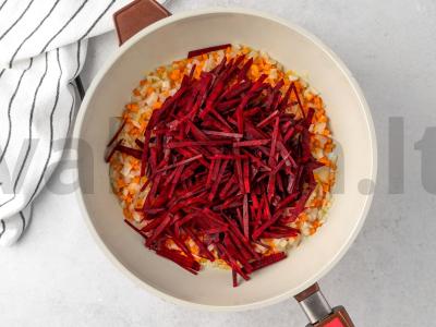 Klasikinis karštas burokėlių sriuba su mėsa Žingsnis 4