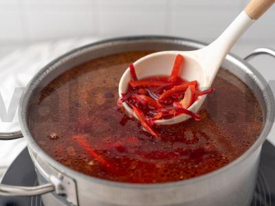 Klasikinis karštas burokėlių sriuba su mėsa Žingsnis 7