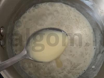 Pieninė ryžių košė su saldžiuoju pienu, ruduoju cukrumi ir apelsinu Žingsnis 4