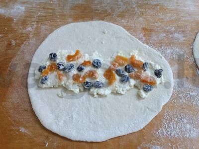 Keksiukai su džiovintomis abrikosais ir razinomis Žingsnis 2