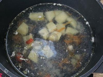 Grikių sriuba su vištiena ir daržovėmis Žingsnis 3