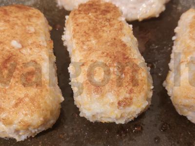 Kepti skėčiai su svogūnais ir vištienos kotletu Žingsnis 1