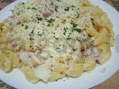 Makaronai-kriauklės „Carbonara“ pagrindine nuotrauka
