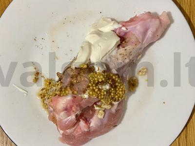 Indėnų kojos, keptos grietinės ir garstyčių padaže Žingsnis 1