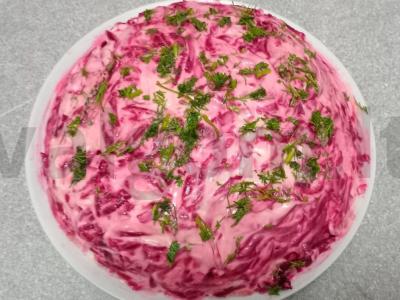 Silkė po šubomis su liesu majonezu pagrindine nuotrauka