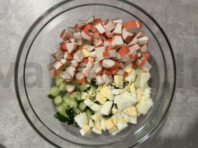 Salotos su jūros gėrybėmis ir krabų lazdelėmis Žingsnis 2