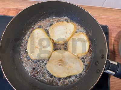 Užkandžių brusketės su kriauše, brie sūriu ir medumi Žingsnis 3