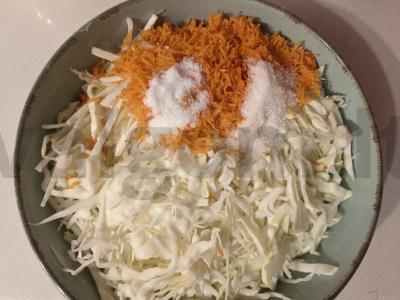 Vitaminų salotas su kukurūzais ir citrinos sultimis Žingsnis 3